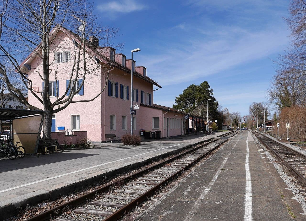 Denkmalgeschütztes Bahnhofsgebäude Utting, Baujahr 1903