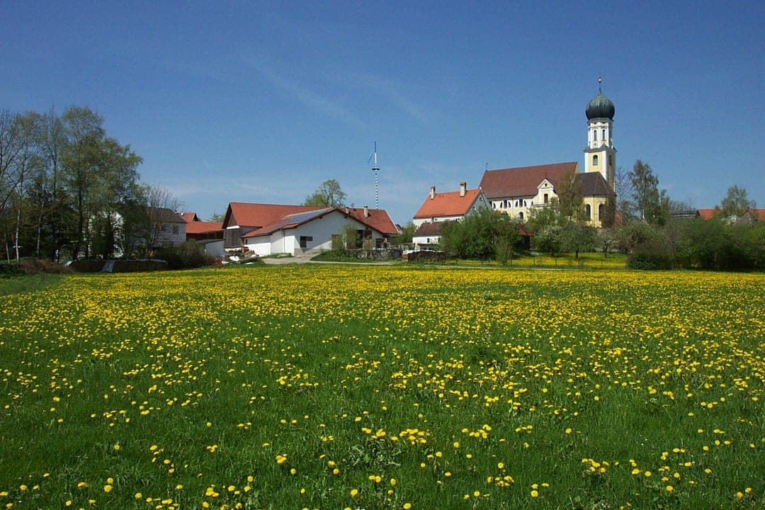 Pfarrkirche St. Ulrich in Eresing, von Süden gesehen.