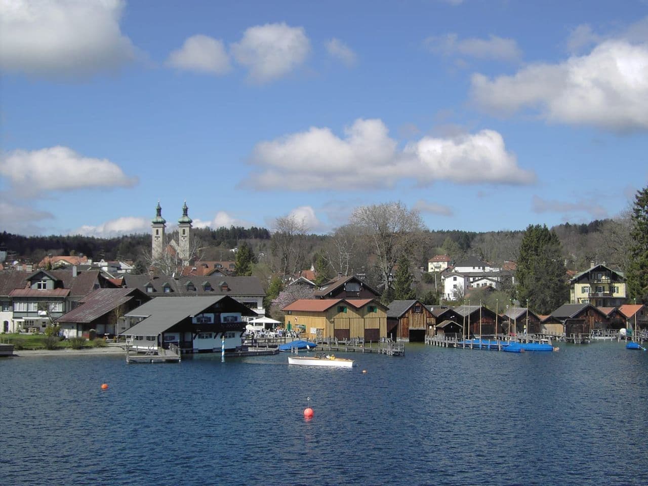 Blick auf Tutzing am Ufer des Starnberger Sees.
