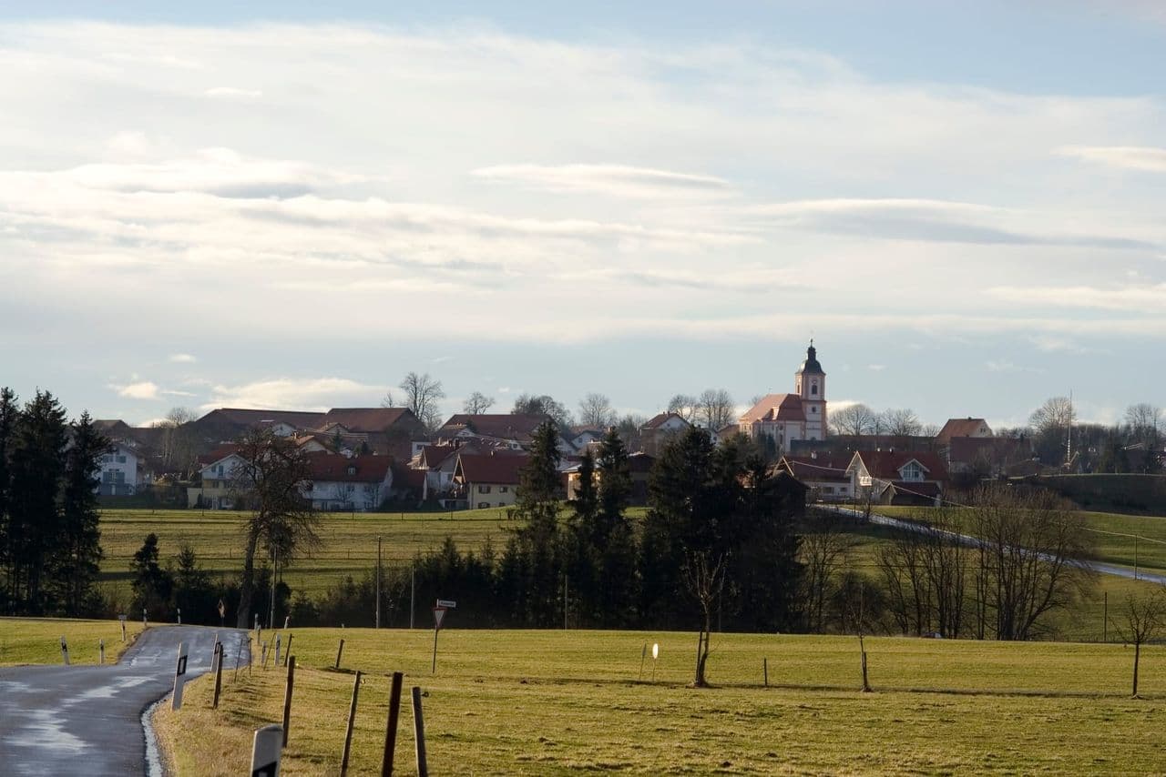 Ortsansicht der Gemeinde Reichling in Oberbayern.