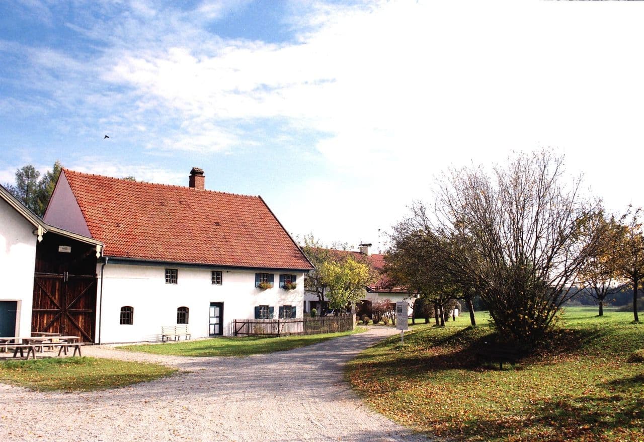 Historisches Bauernhaus des Bauernhofmuseums Jexhof in Schöngeising.