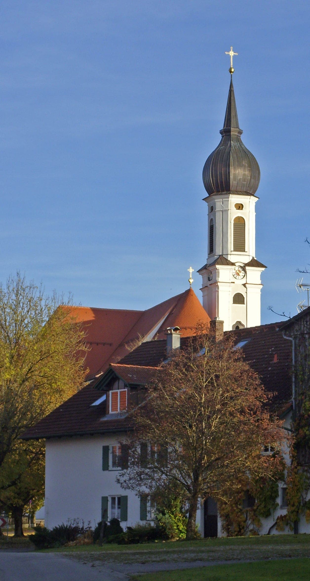 Wallfahrtskirche Vilgertshofen von der Westseite.